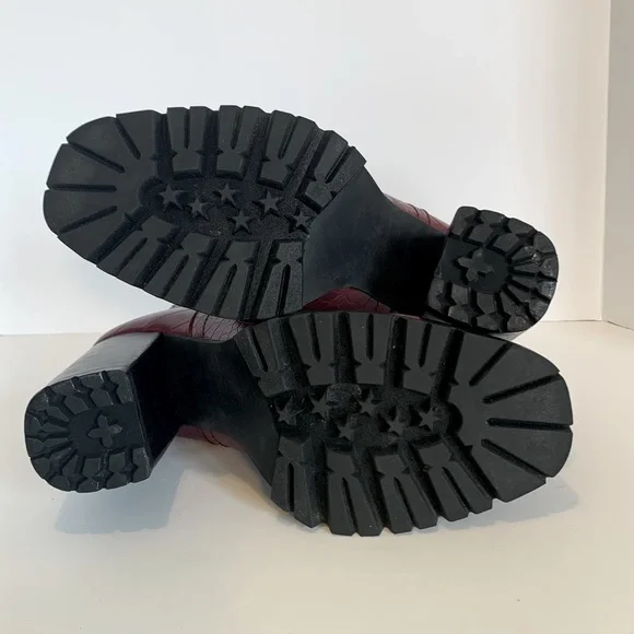 Steve Madden Ladon Chelsea Lug Sole Booties - Picture 7 of 9